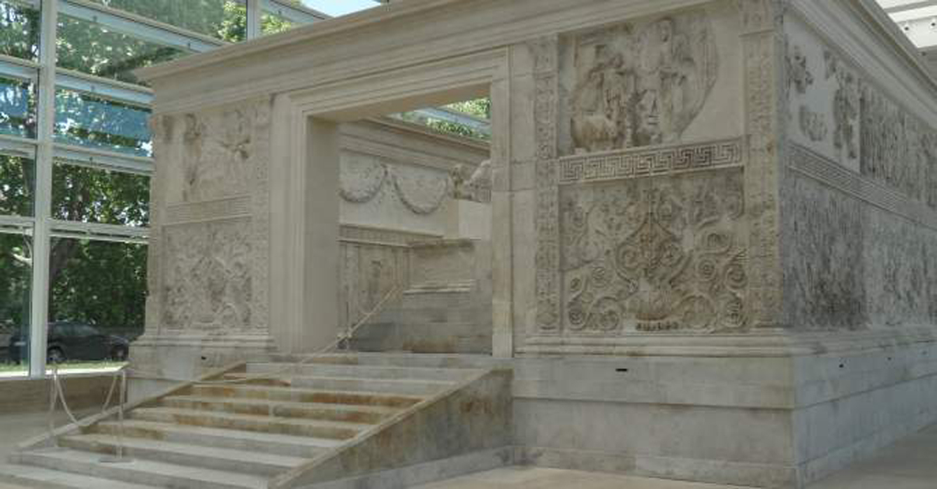 Prospetto occidentale dell'Ara Pacis verso il Campo Marzio