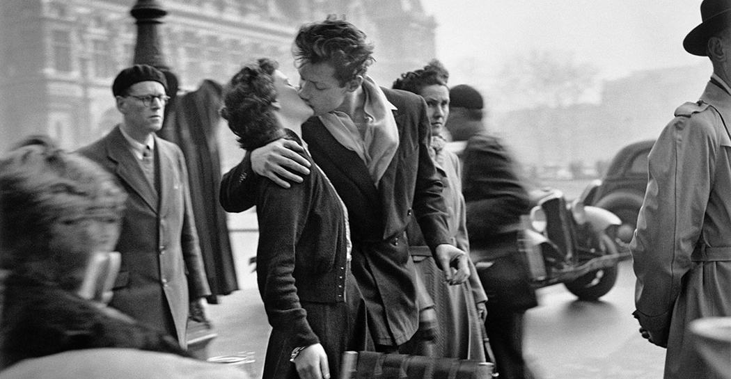 Robert Doisneau - Le baiser de l'Hôtel de ville, Paris 1950