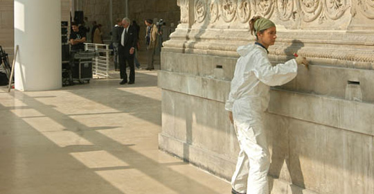 Interventi di manutenzione all'Ara Pacis