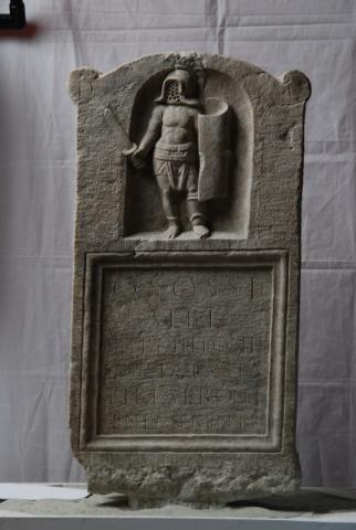 3. Stele funeraria di mirmillone, Aquileia - Museo Archeologico Nazionale, II secolo d.C.