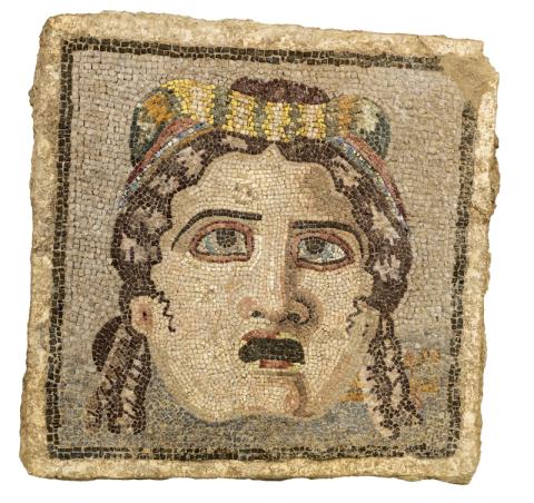 4.	Emblema con maschera teatrale di etèra Roma, Museo Nazionale Etrusco di Villa Giulia