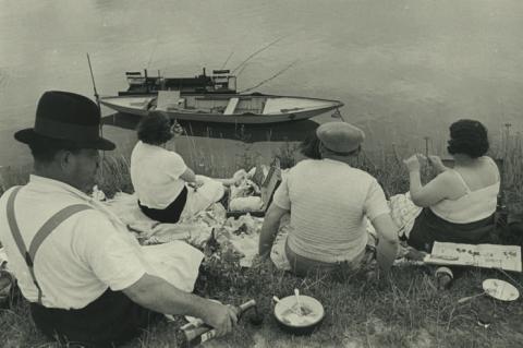 Sunday on the banks of the Seine, France, 1938. © Henri Cartier-Bresson/Magnum Photos-Courtesy Fondation HCB
